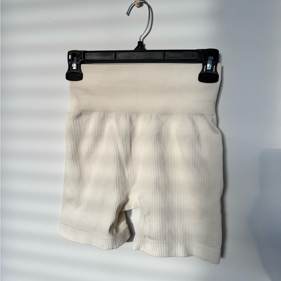 Workout Two-Piece Set Seamless Ribbed High Waist Shorts with Sports Bra - Picture 4 of 6